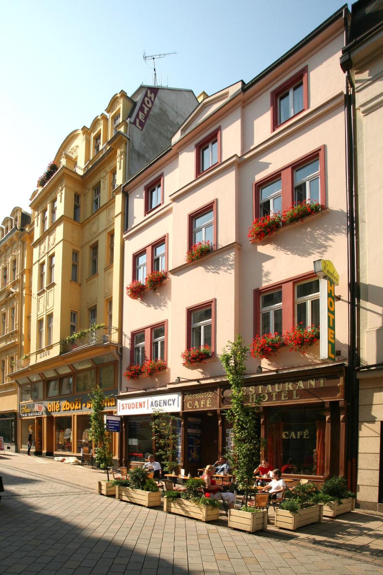 Hotel Kavalir Karlsbad Exteriör bild