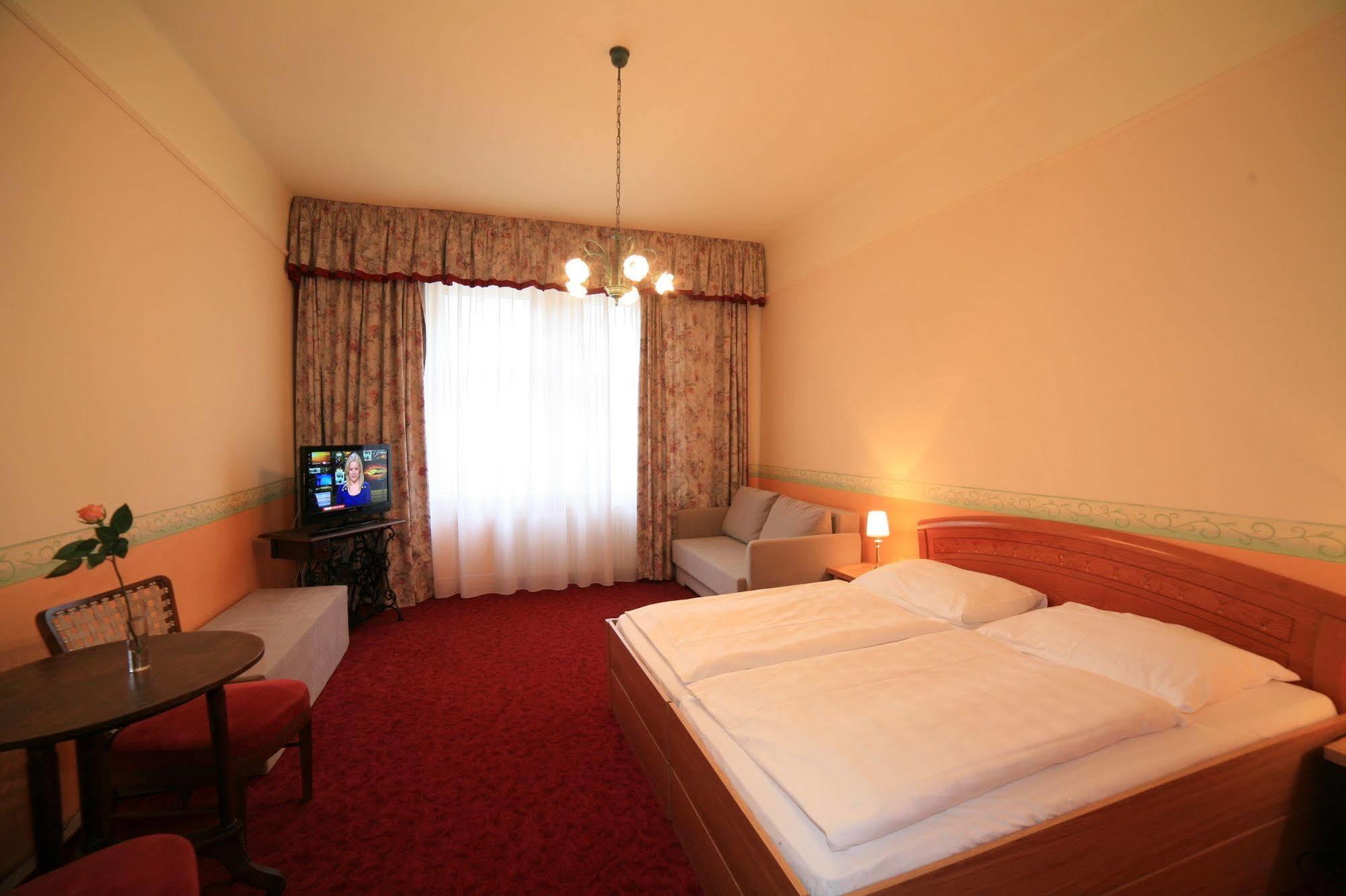 Hotel Kavalir Karlsbad Exteriör bild